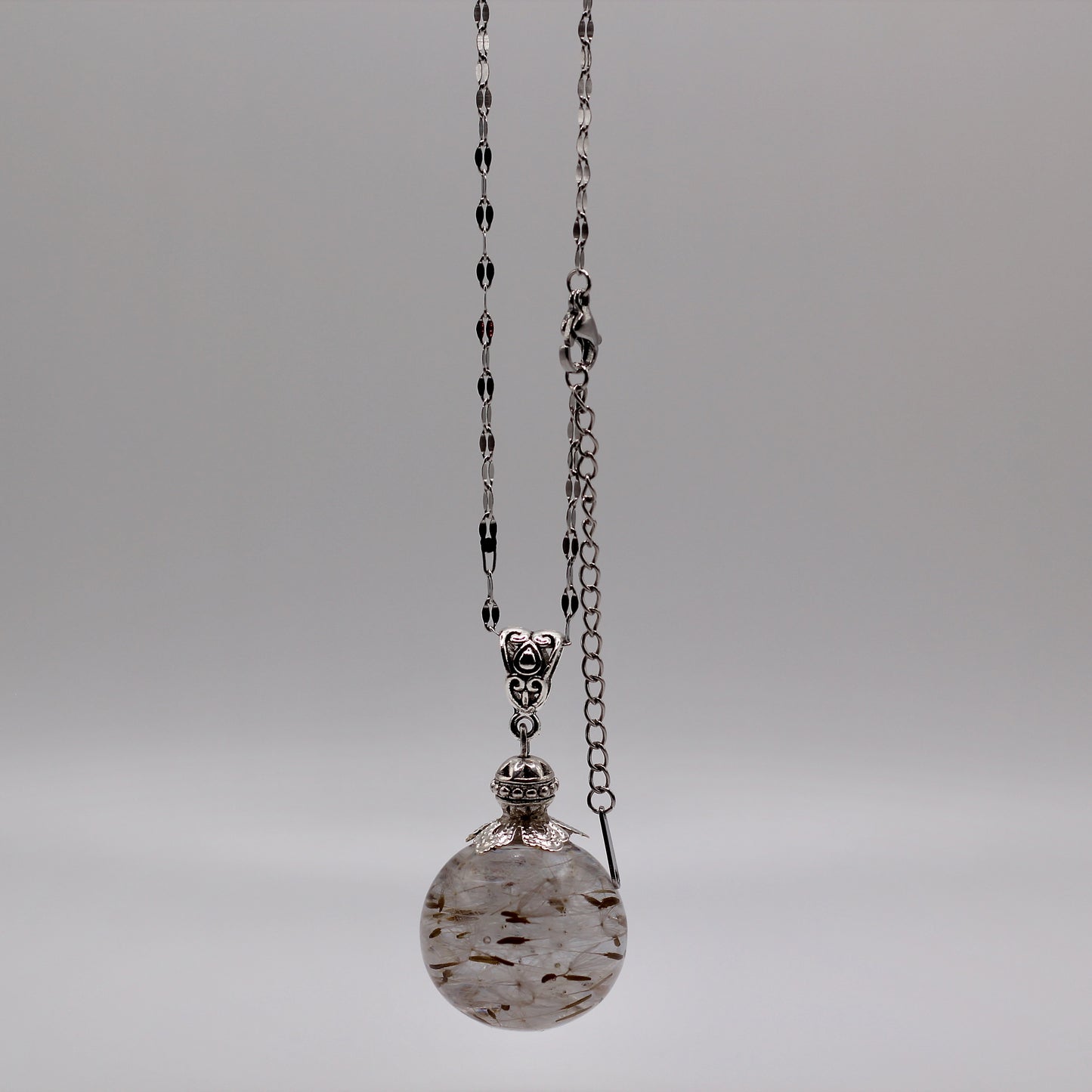 Ketting met echte paardenbloemzaadjes bolvormig zilver