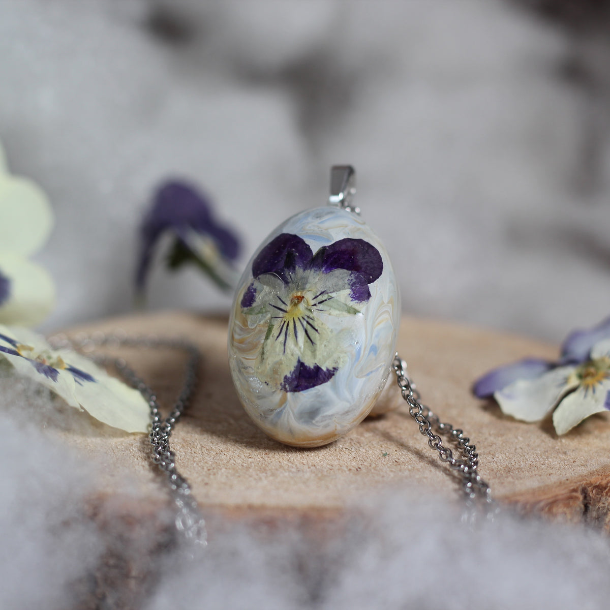 'Snowkissed Pansy' necklace