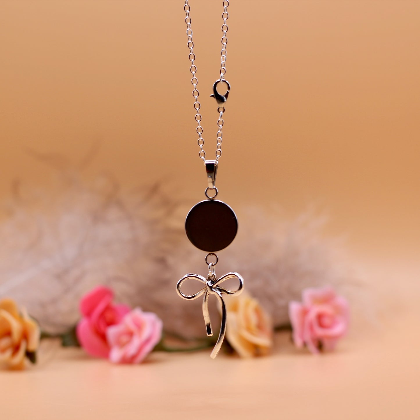 Ketting roze bloemen met strik