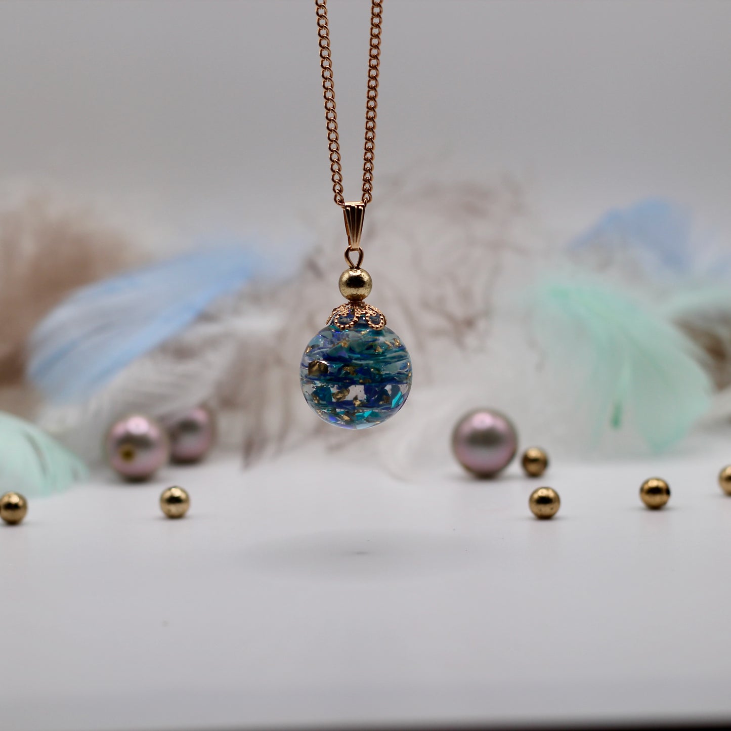 Ketting met groene, rode of blauwe bol