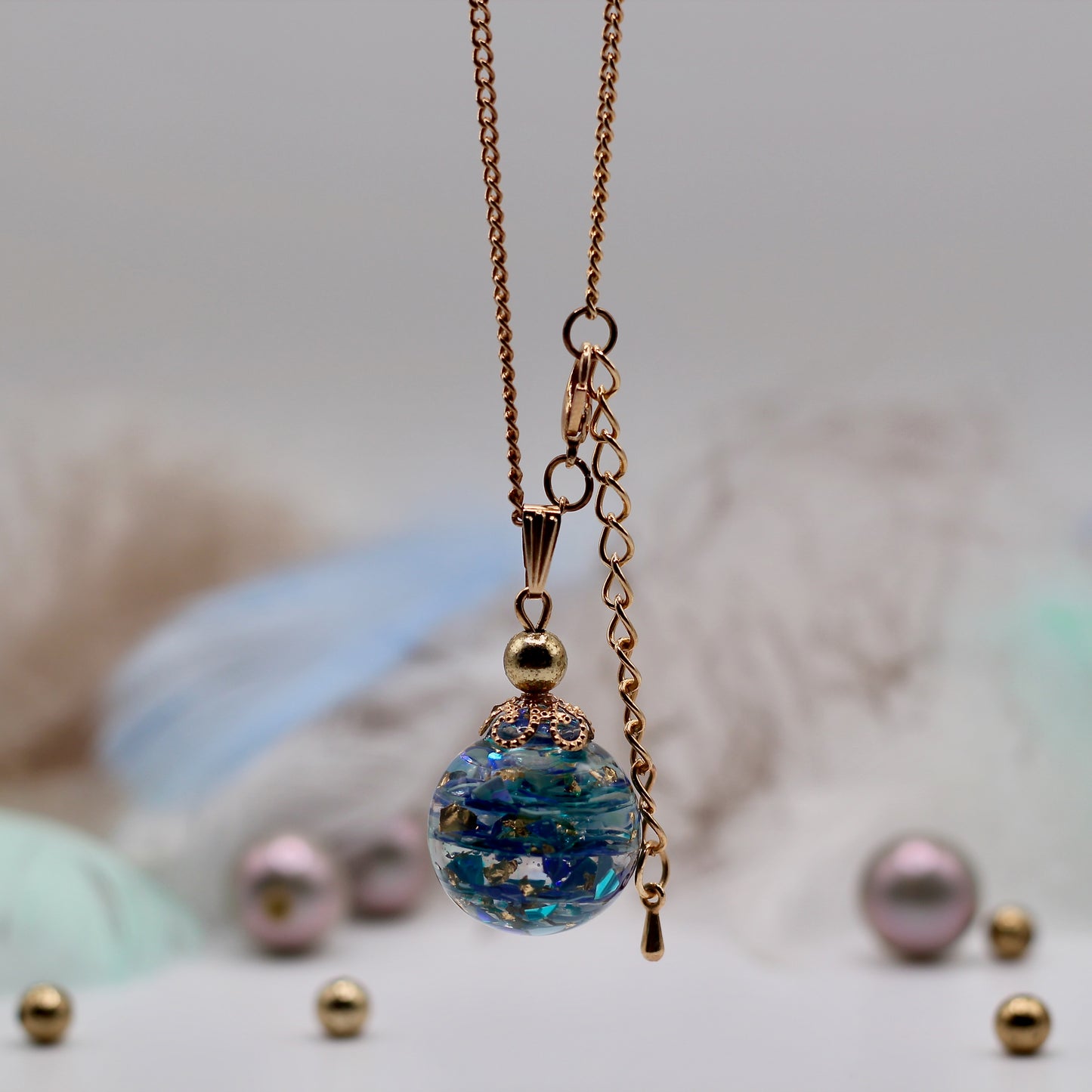 Ketting met groene, rode of blauwe bol