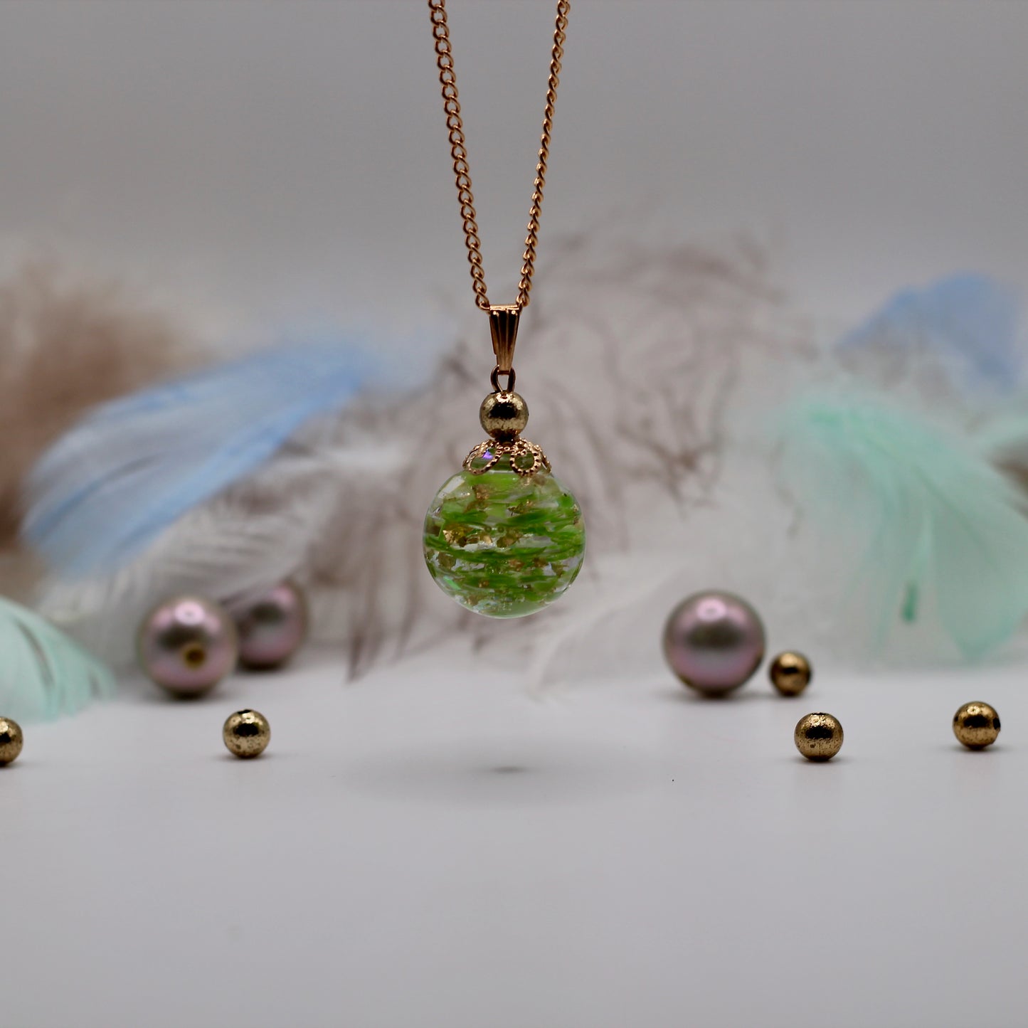 Ketting met groene, rode of blauwe bol