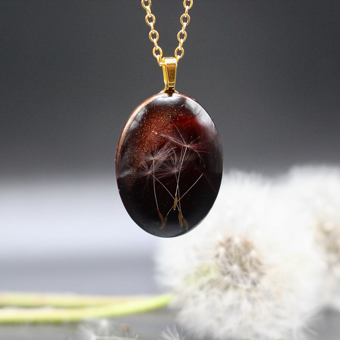 Ketting met echte paardenbloemzaadjes ovaal