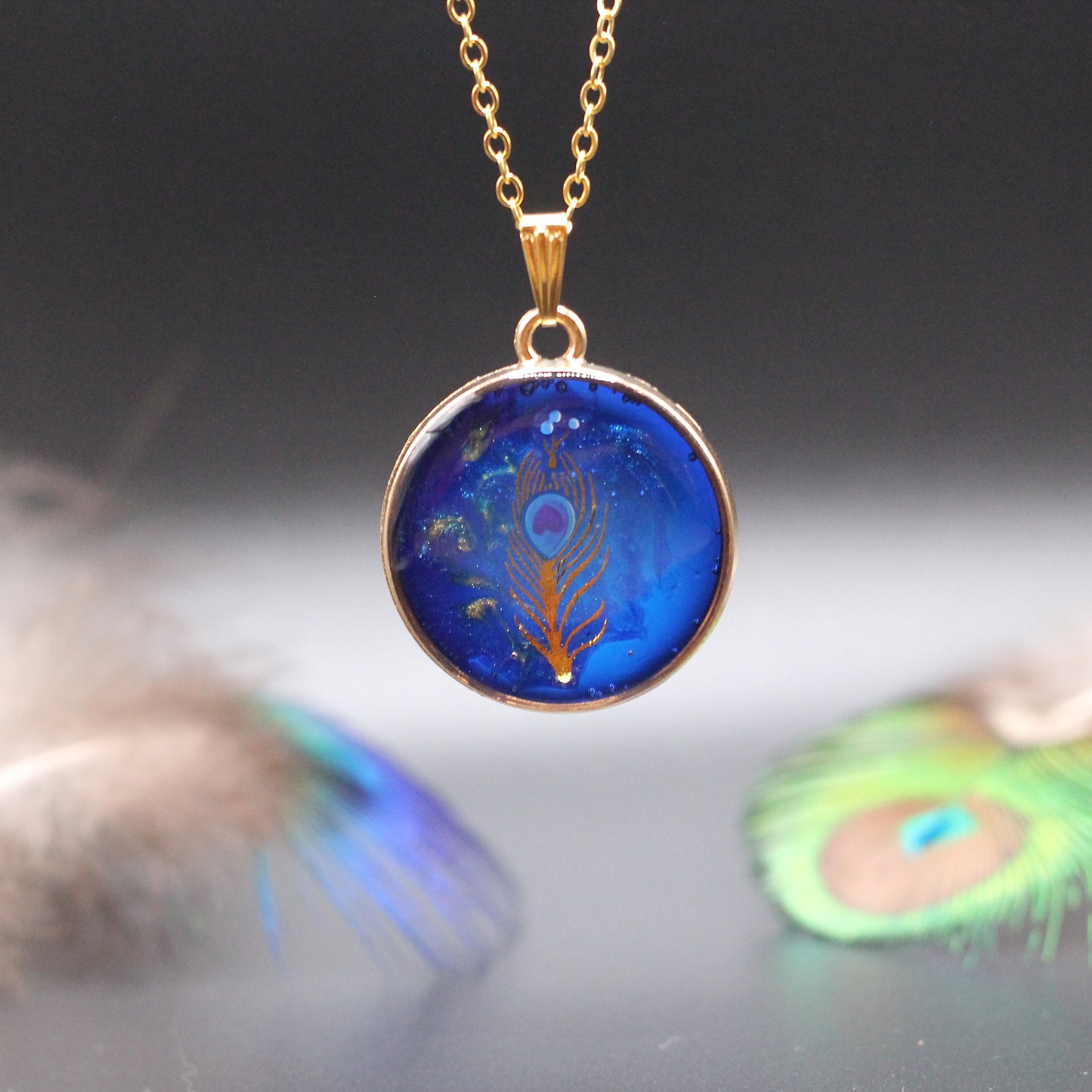 Ketting met prachtige pauwenveer
