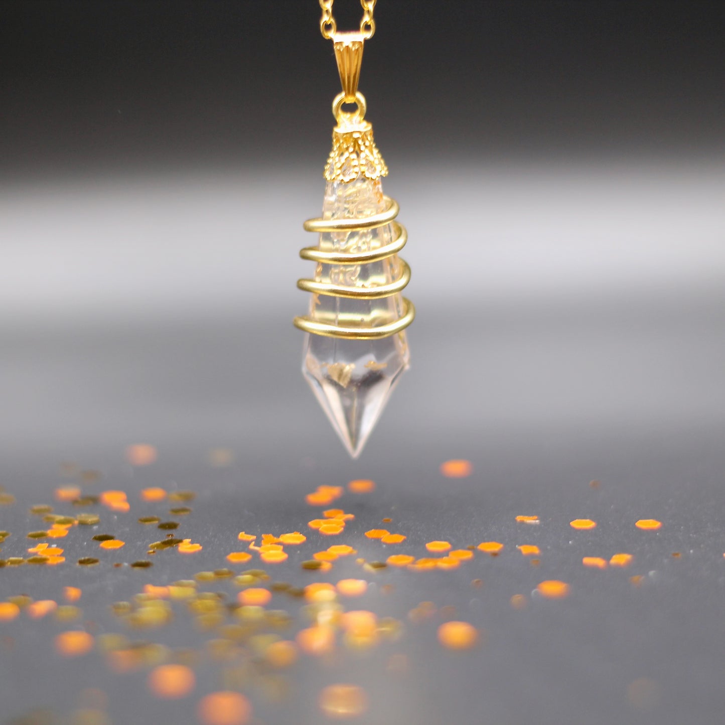 Ketting met pendel en bladgoud