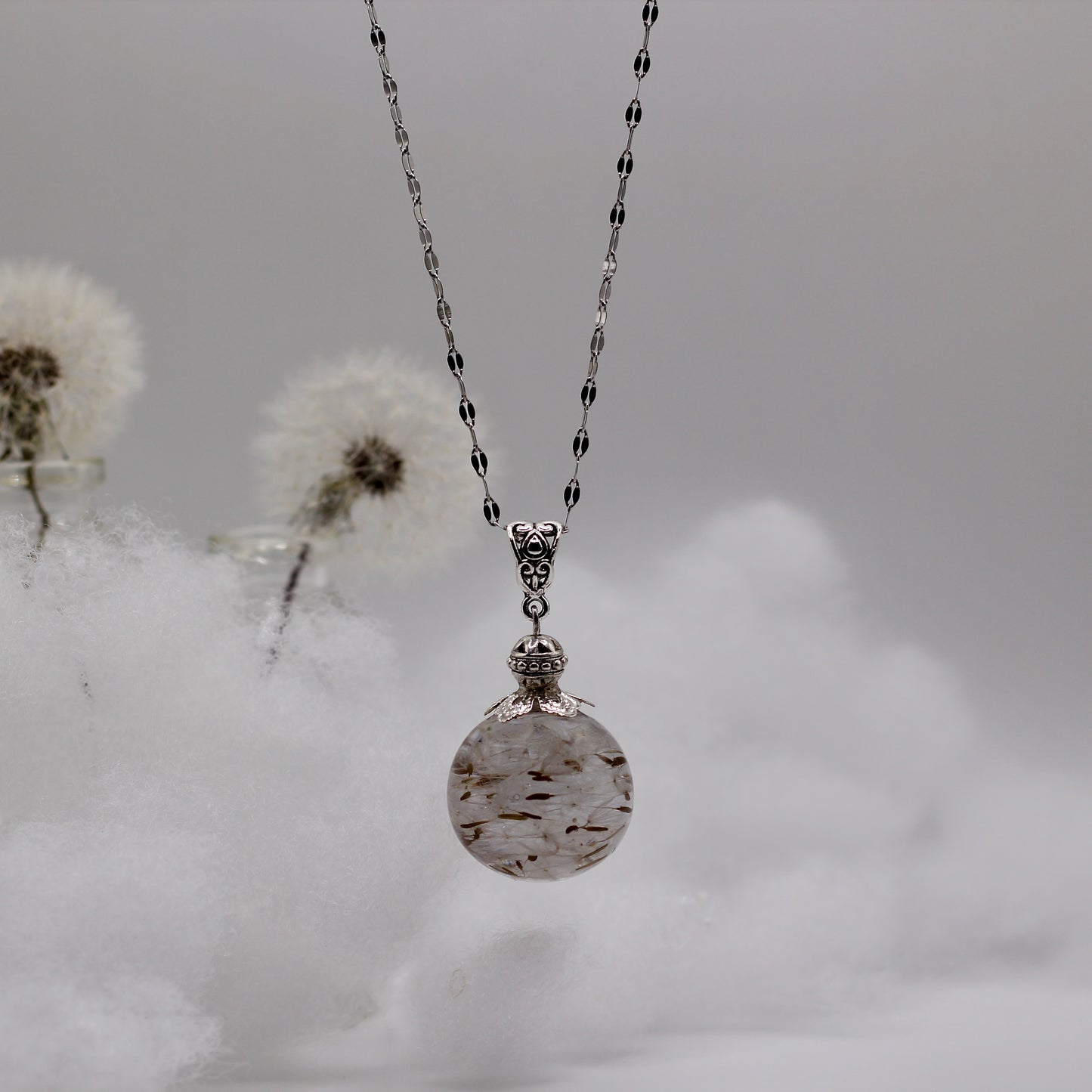Ketting met echte paardenbloemzaadjes bolvormig zilver