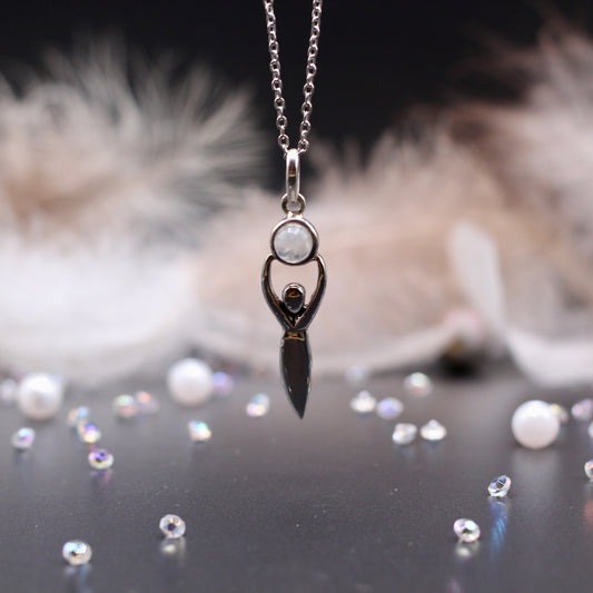 Ketting met 'Gaia, godin van de aarde' met regenboog Maansteen