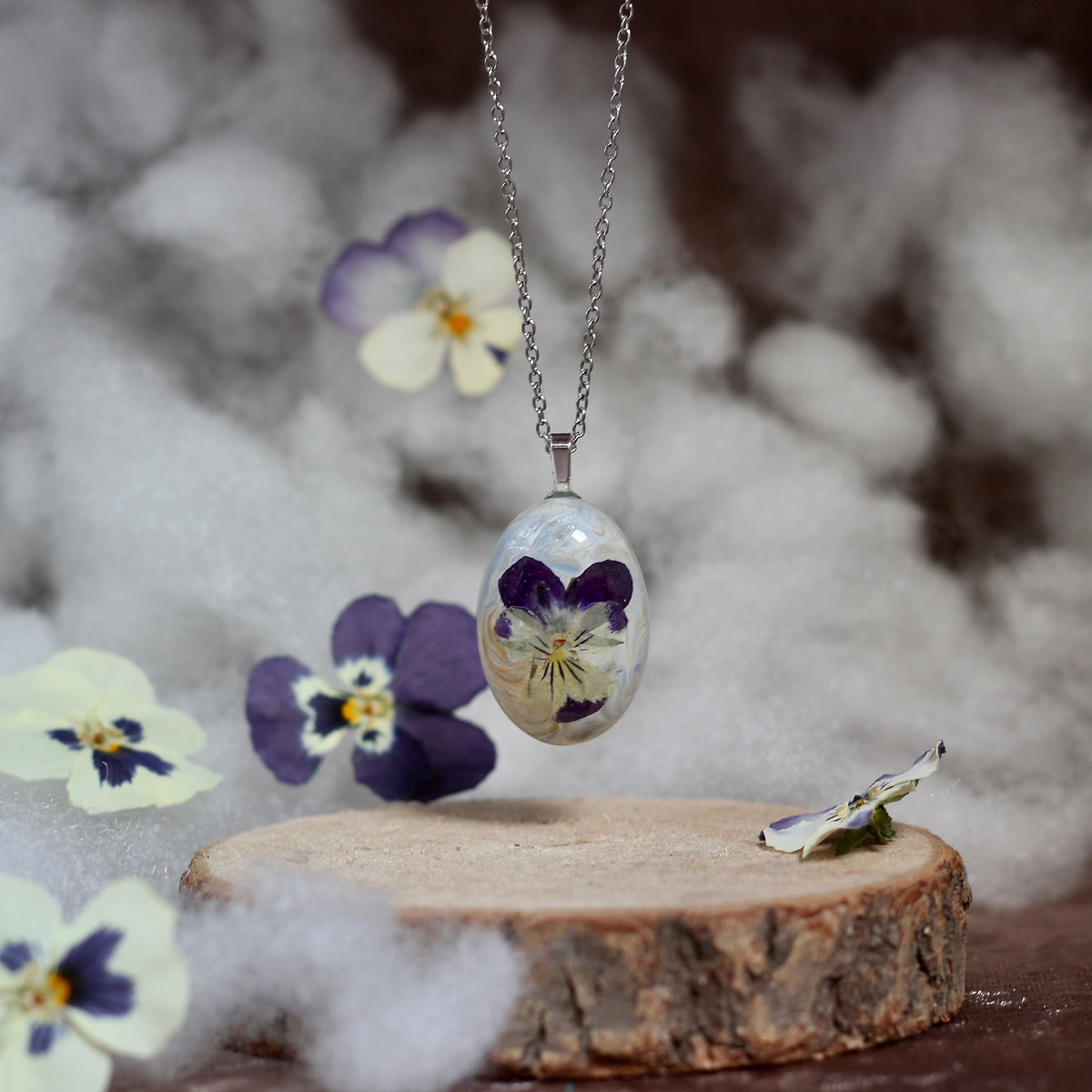 'Snowkissed Pansy' necklace
