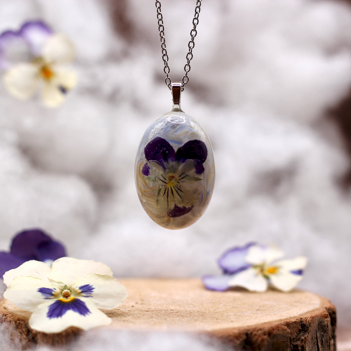 'Snowkissed Pansy' necklace