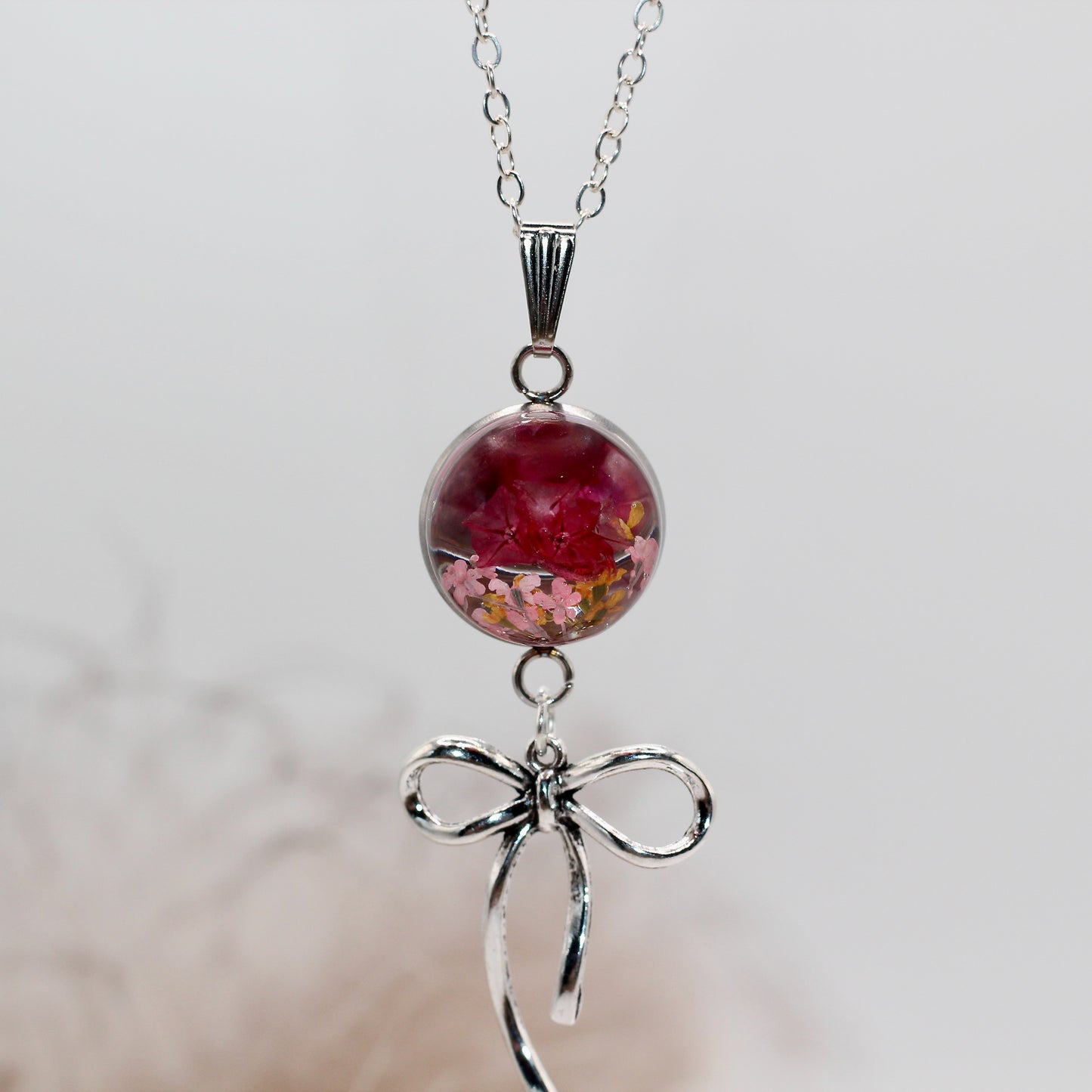 Ketting roze bloemen met strik