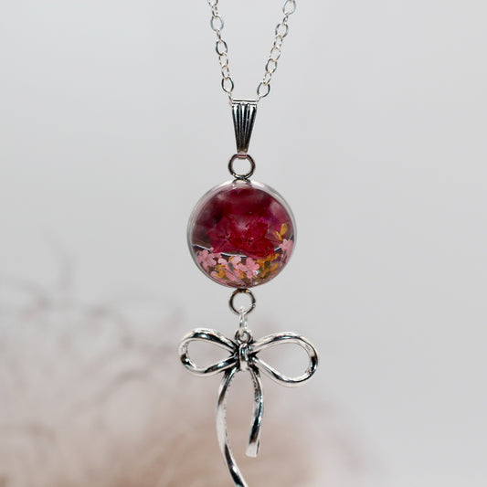 Ketting roze bloemen met strik