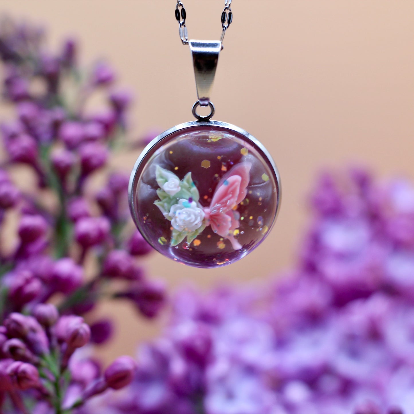 Ketting vlinder met bloemvleugel