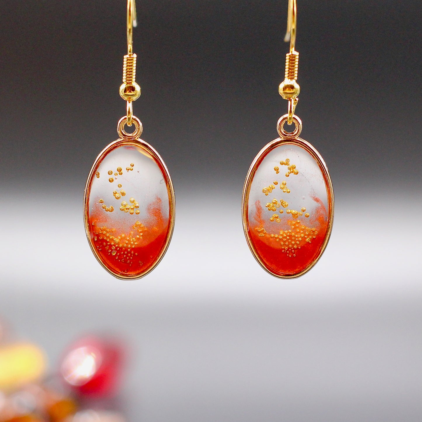 Oorbellen ovaal roest rood met goud