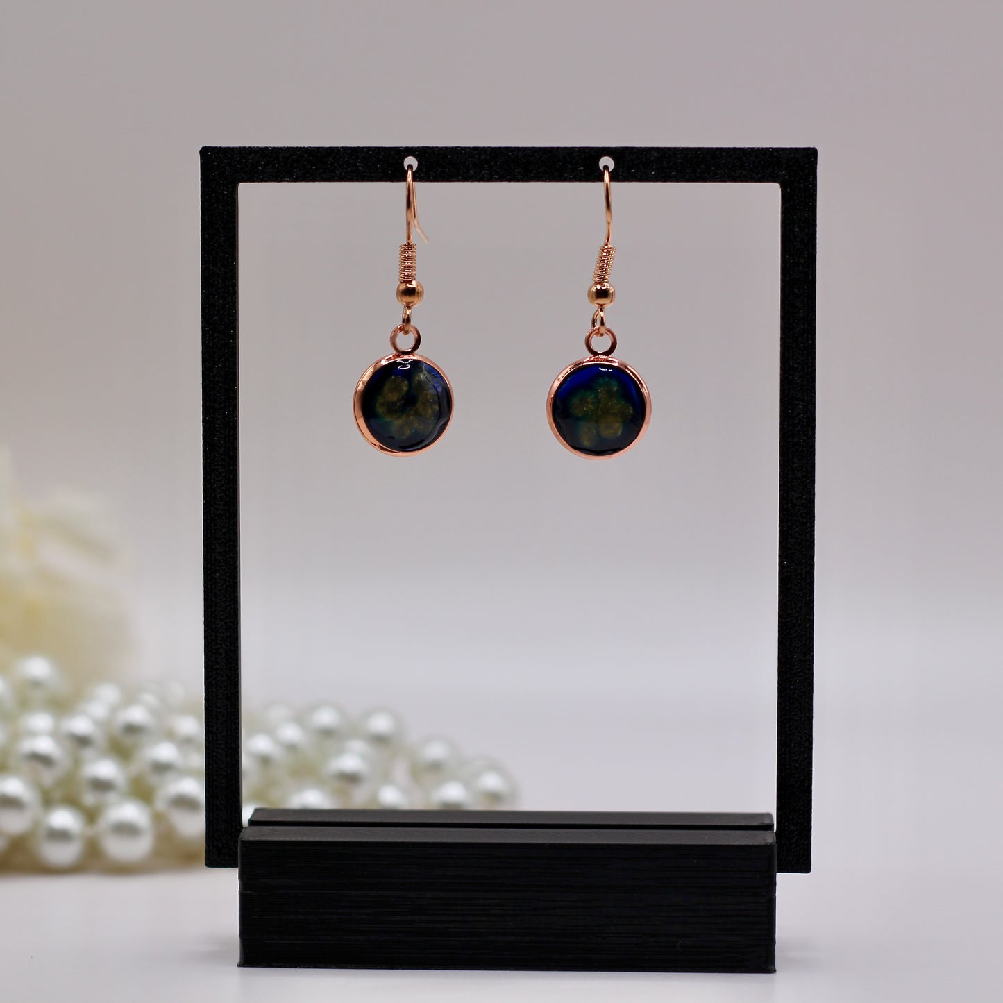 Oorbellen blauw en rosé goud