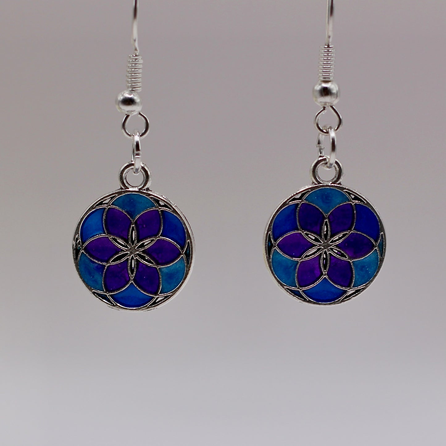 Oorbellen glas in lood bloem blauw-paars