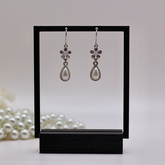 Oorbellen druppel parel en strass bloem